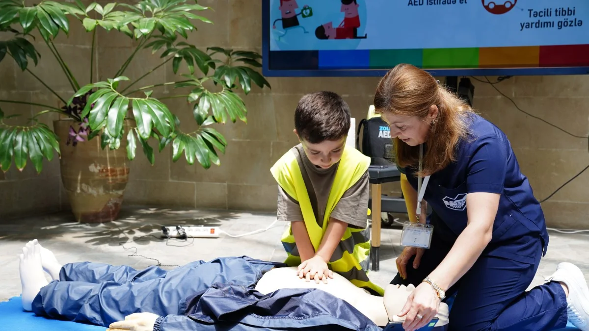 Esercitazione di primo soccorso su un infortunato